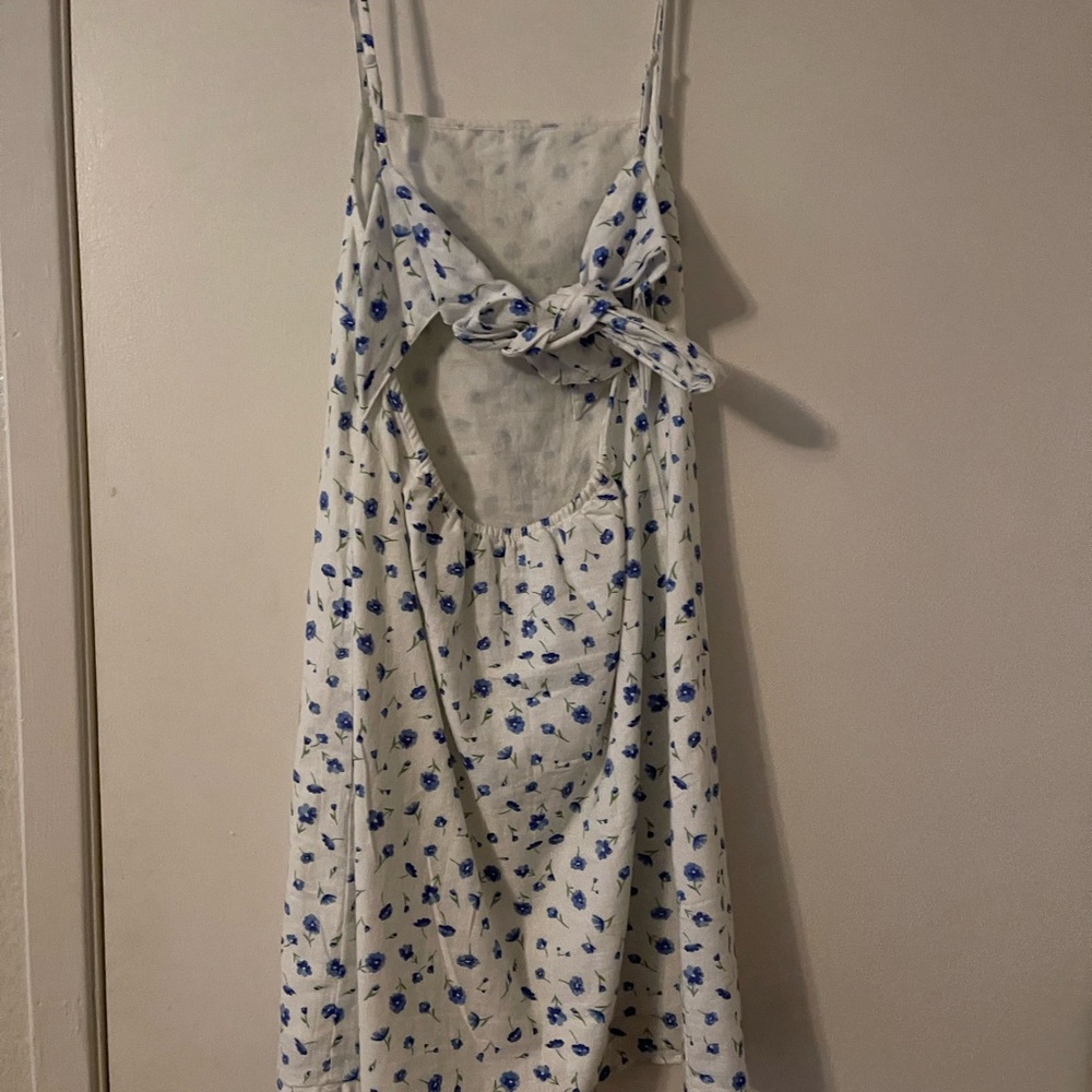 Selling this dress that’s only been wore once it’s in good condition
